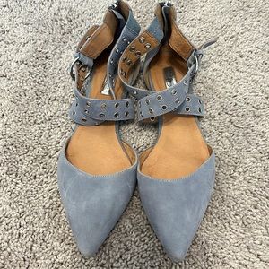 Pointed toe suede Halogen flats